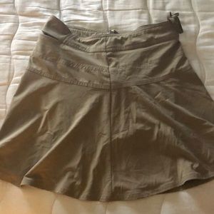 Athleta tan skort.